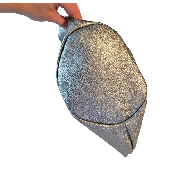 NWT The Drop The Drop Women's Avalon Small Tote Bag Color Metallic Silver - Picture 8 of 13